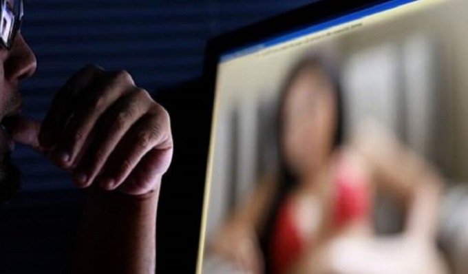 Adesca una 12enne via chat: 40enne arrestato per abusi sessuali e pedopornografia