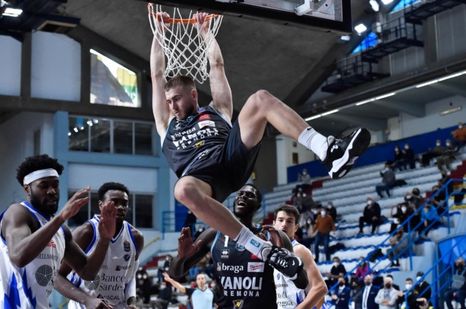 Inizia bene il 2022 per la Vanoli Cremona, al Palaradi si impone 89-80 su Sassari