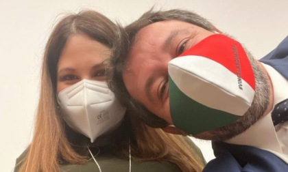 Matteo Salvini e il selfie con la cremasca Claudia Gobbato, a Montecitorio nonostante il parto imminente