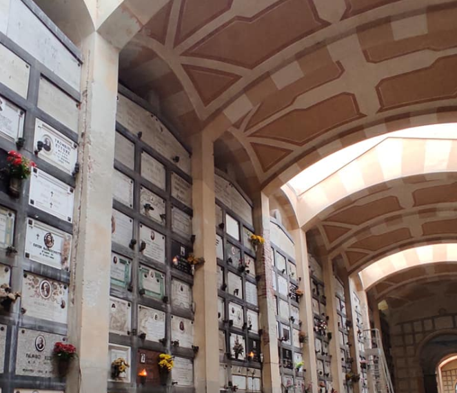 Cimitero civico di Cremona: crolla una parte del soffitto