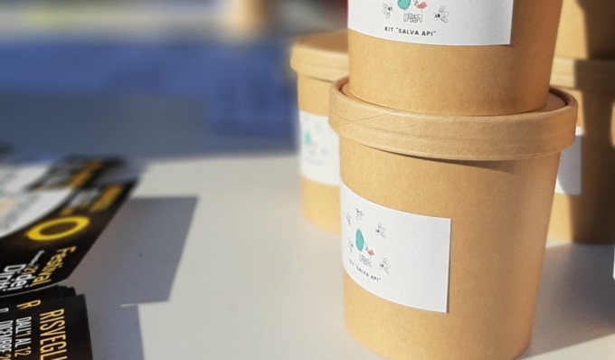 Al Quartiere 5 i kit salva-api: terra, vasetto e sementi per la coltivazione domestica di essenze floreali