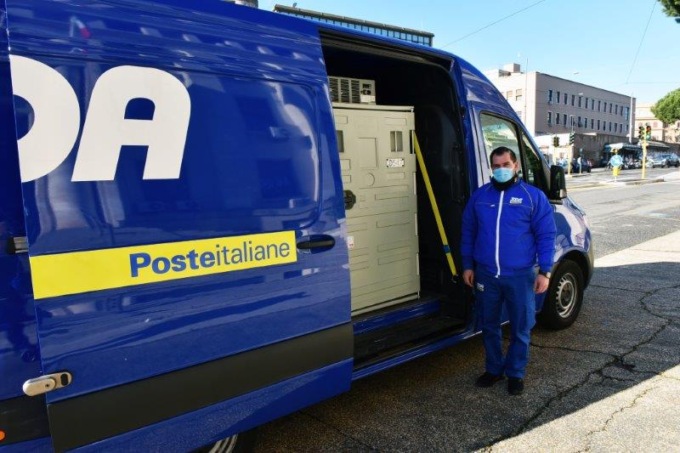 Poste Italiane consegna domani a Cremona oltre 6mila dosi di vaccini Moderna