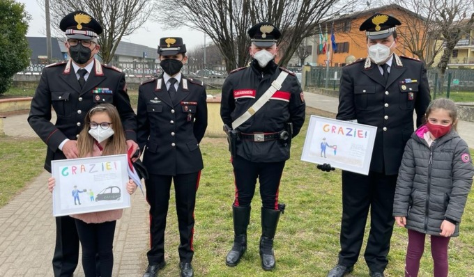 Furto di computer e tablet sventato a scuola, i bambini ringraziano i Carabinieri