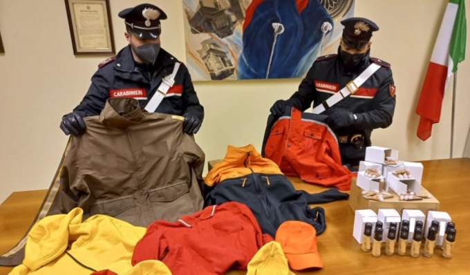 Si fingono corrieri e rubano due bancali di cosmetici a un’azienda, arrestati
