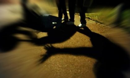 Minacciato e aggredito in strada, paura per un giovane 26enne