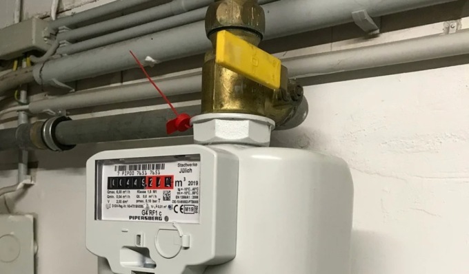 Non paga il gas e le piombano il contatore, ma lei rimuove il sigillo
