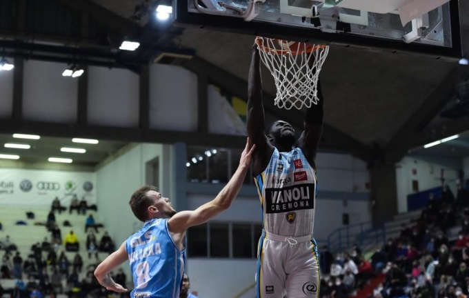 La Vanoli Cremona torna a vincere, Napoli battuta 96-93