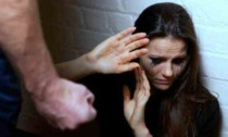 Violenze psicologiche e fisiche, dopo anni trova il coraggio di denunciare il marito