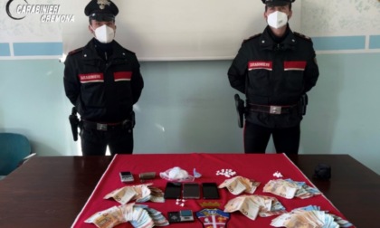 Smantellata rete di spaccio: sequestrata cocaina e hashish oltre a 8mila euro in contanti