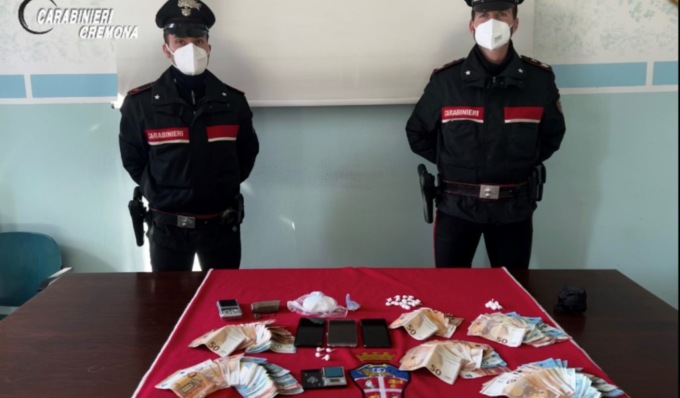 Smantellata rete di spaccio: sequestrata cocaina e hashish oltre a 8mila euro in contanti