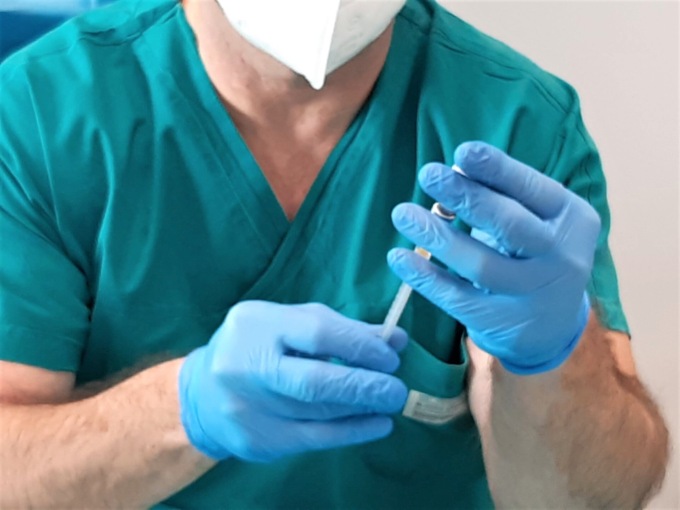 Vaccino anti-Covid, a Cremona solo 5 reazioni gravi su 8 milioni di persone vaccinate in Lombardia