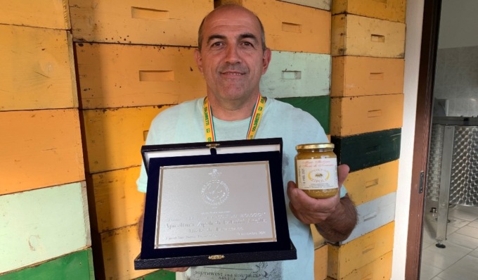 Miele biologico, il campione è il cremasco Sergio Zipoli