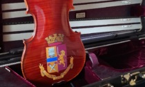 Per il suo 170° anniversario, la Polizia di Stato di Cremona dona un violino alla banda della Polizia 