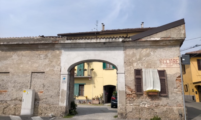 Si finge tecnico dell’acqua, tenta di derubare due anziani e manda in ospedale la figlia