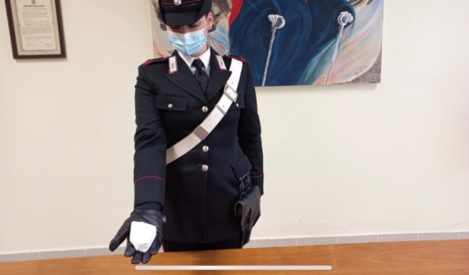 Trovato con 100 grammi di cocaina, scattano le manette ai polsi di un pregiudicato di 43 anni