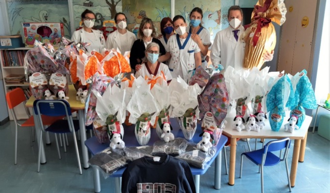 Pasqua in pediatria, pioggia di doni per i piccoli pazienti di Cremona e Oglio Po
