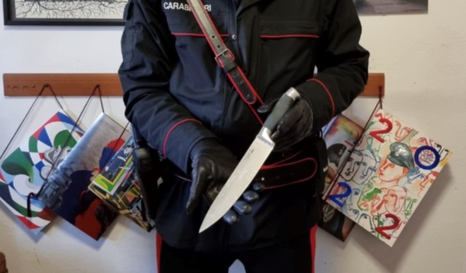 Minaccia con un coltello da cucina l’addetto della discarica: denunciato