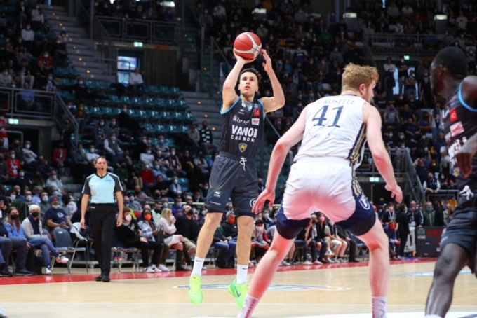La Vanoli Cremona dà il massimo ma non basta, a Bologna passa la Fortitudo 85-83