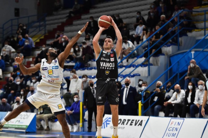 La Vanoli saluta la serie A con una vittoria, al PalaRadi Trento Battuta 112-105