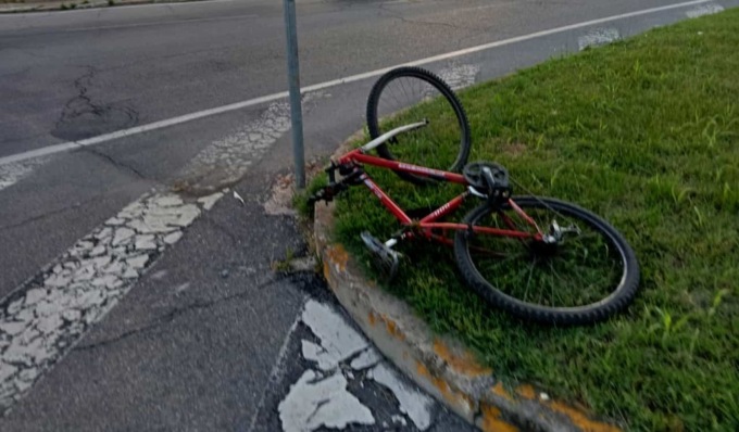 Investito in mountain bike da un’auto, grave ciclista 48enne