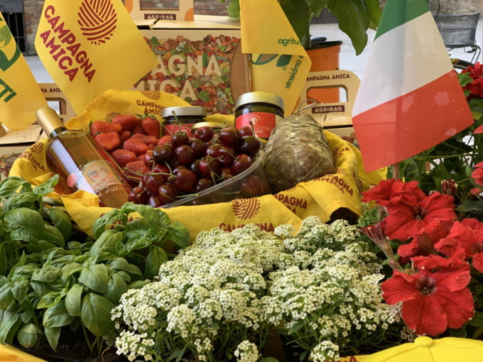 Campagna Amica a Crema, domenica voglia di fragole (e delle prime ciliegie)