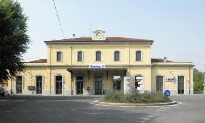 Creano disturbo in stazione a Crema, nonostante il divieto di ritorno: denunciati un 21enne e un 37enne