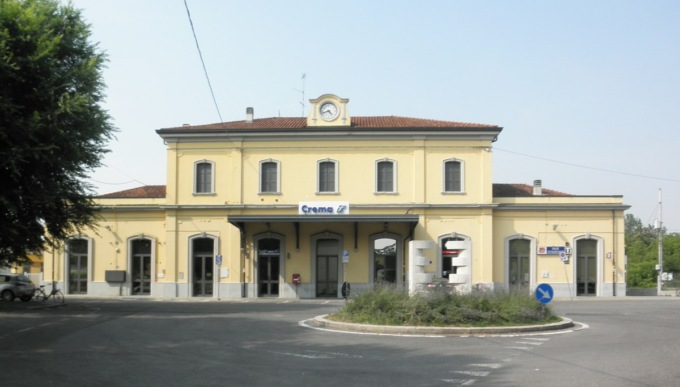 Creano disturbo in stazione a Crema, nonostante il divieto di ritorno: denunciati un 21enne e un 37enne