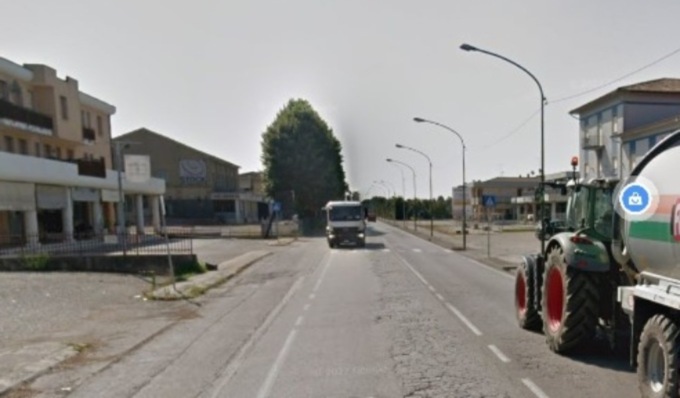 Bimbo di 4 anni sfugge alla mamma e viene investito da un tir: è gravissimo