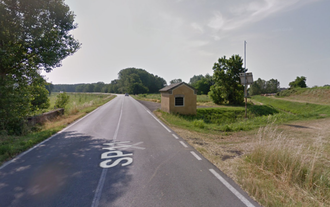 Perde il controllo dello scooter e cade: muore motociclista 54enne