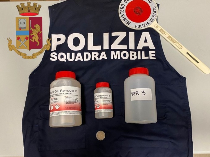 Acquista su Internet la “droga dello stupro” e se la fa consegnare a casa: arrestato pusher 40enne