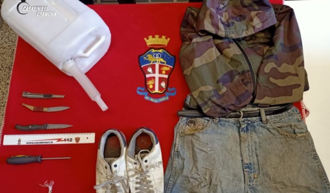 Ruba gasolio dai mezzi agricoli, scoperto dalla proprietaria le sferra un pugno in faccia