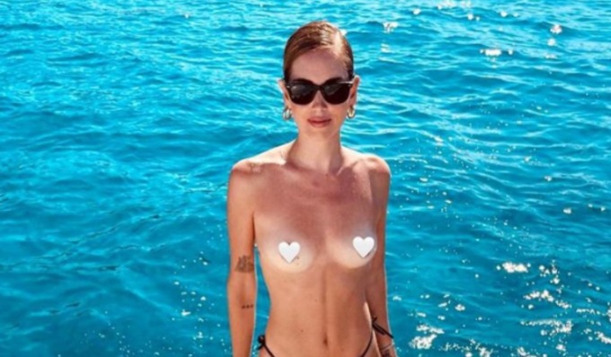 La cremonese Chiara Ferragni fa sempre notizia, in topless a Saint Tropez è sensuale (ma non volgare)