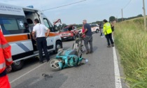 Nonno e nipotino travolti in scooter da un fuoristrada: entrambi in ospedale