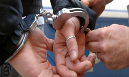 Evade la notte da casa: arrestato un 38enne con precedenti