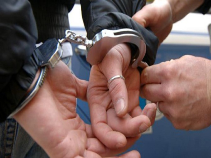 Evade la notte da casa: arrestato un 38enne con precedenti