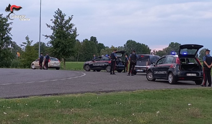 Alla guida con targa modifica, senza patente e assicurazione: scatta la maxi multa