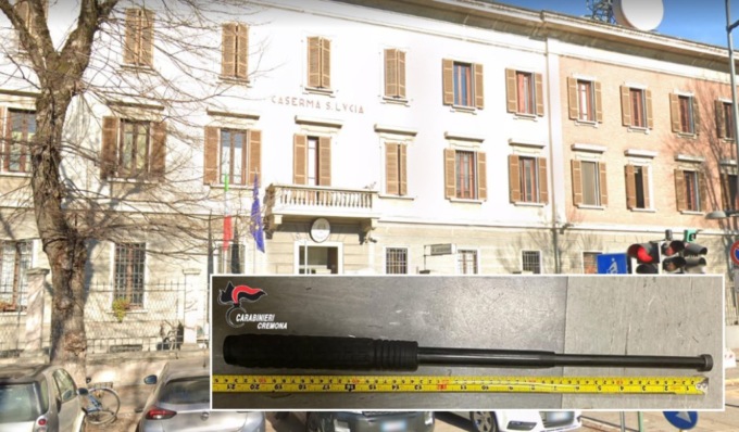 Si presenta in caserma per denunciare un furto con un manganello sotto la giacca