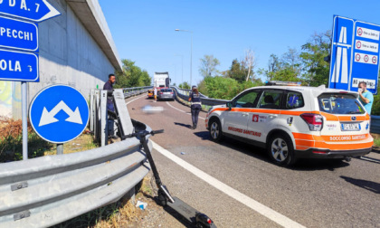 Travolto in monopattino elettrico da un camion: muore 32enne