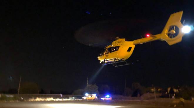 Finisce con la moto in un canale, grave 53enne in ospedale in elisoccorso