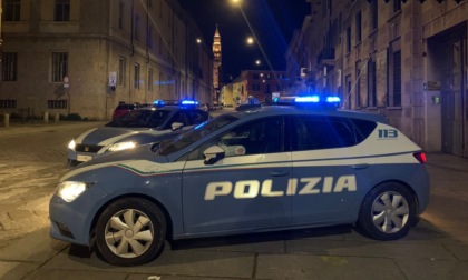 Avvicina una giovane e tenta di baciarla sulla bocca, 18enne arrestato per tentata violenza sessuale