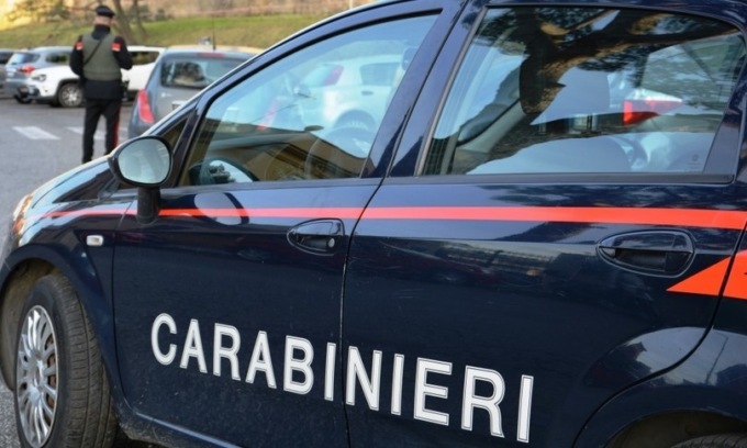 Lo trovano in centro paese, ma doveva essere agli arresti domiciliari