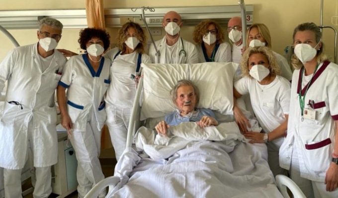 Giacomina operata d’urgenza a 102 anni per sostituire il pacemaker: “Come sto? Come Dio vuole!”