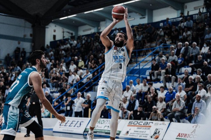 La Vanoli Basket  vince la sua terza partita consecutiva battendo Cantù 65-54
