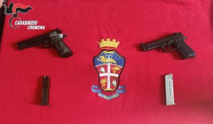 Punta una pistola al volto di un sanitario del 118 in servizio: denunciato 52enne