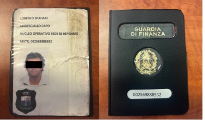 Trovato con un falso tesserino della Guardia di Finanza, arrestato