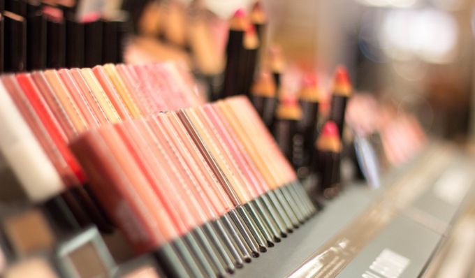 Furto in azienda cosmetica, malviventi fuggono con 300mila euro di merce