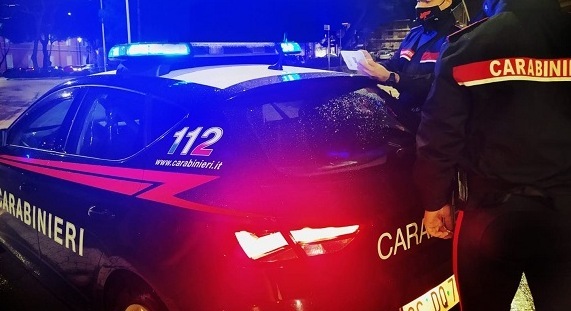 Fermato per un controllo in tasca gli trovano una dose di cocaina