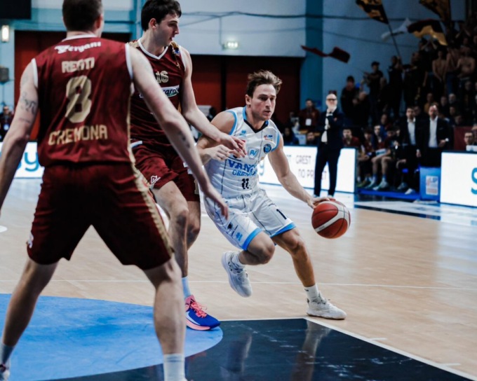 A vincere il derby di Cremona è la Vanoli, battuta Juvi Ferraroni 88-73