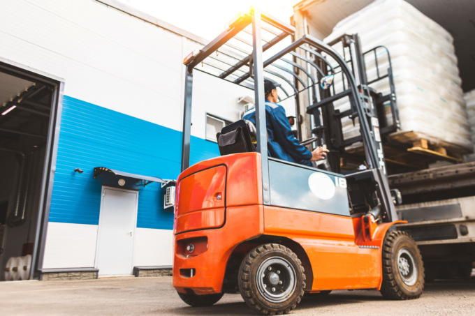 Carrello elevatore in vendita – le attrezzatura indispensabili per i lavori di carico