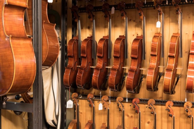 Tenta il furto di un violino da 10mila euro al Cremona Musica: una 37enne denunciata
